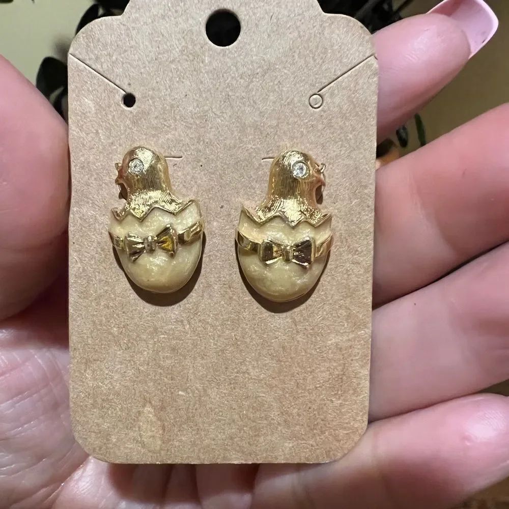 VINTAGE AVON EGG CHICK 🐣 EARRINGS